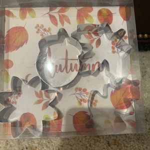 Set of 4 Fall Cookie Cutters - NEW